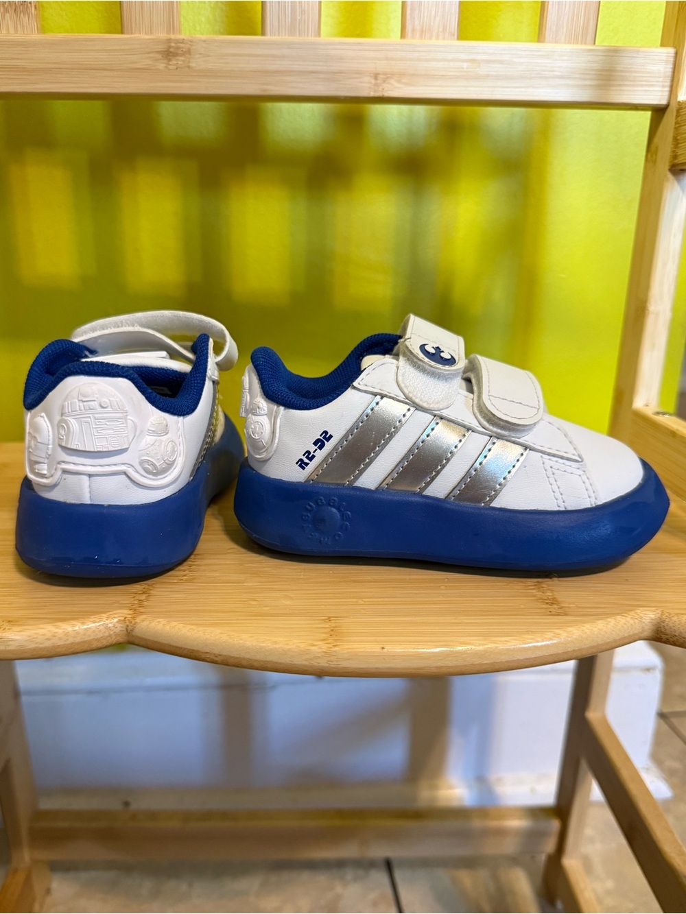 Kids Disney Star Wars R2D2 Shoes size 6